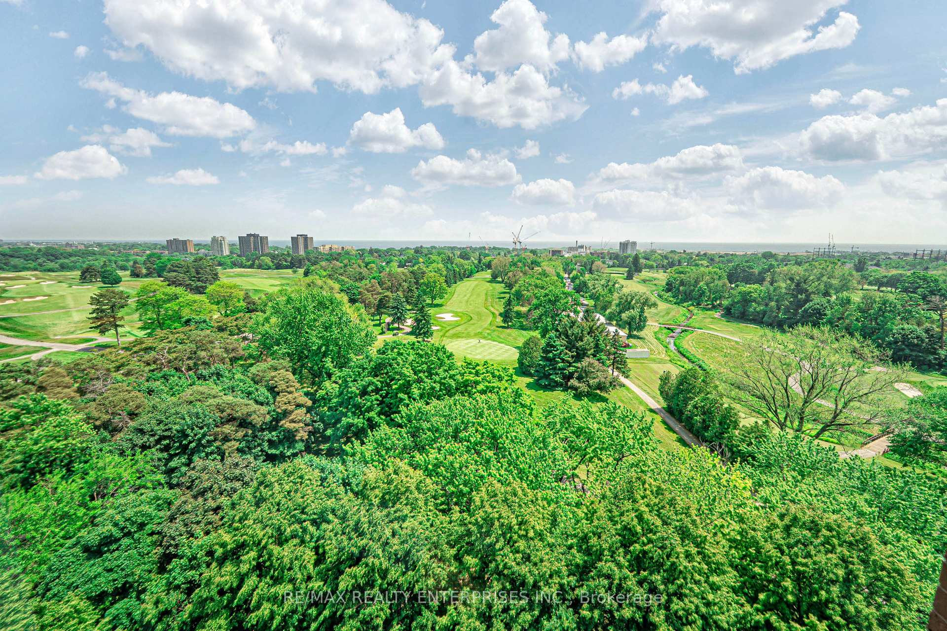 3 Bedrooms Condo at 1400 Dixie, Mississauga For sale