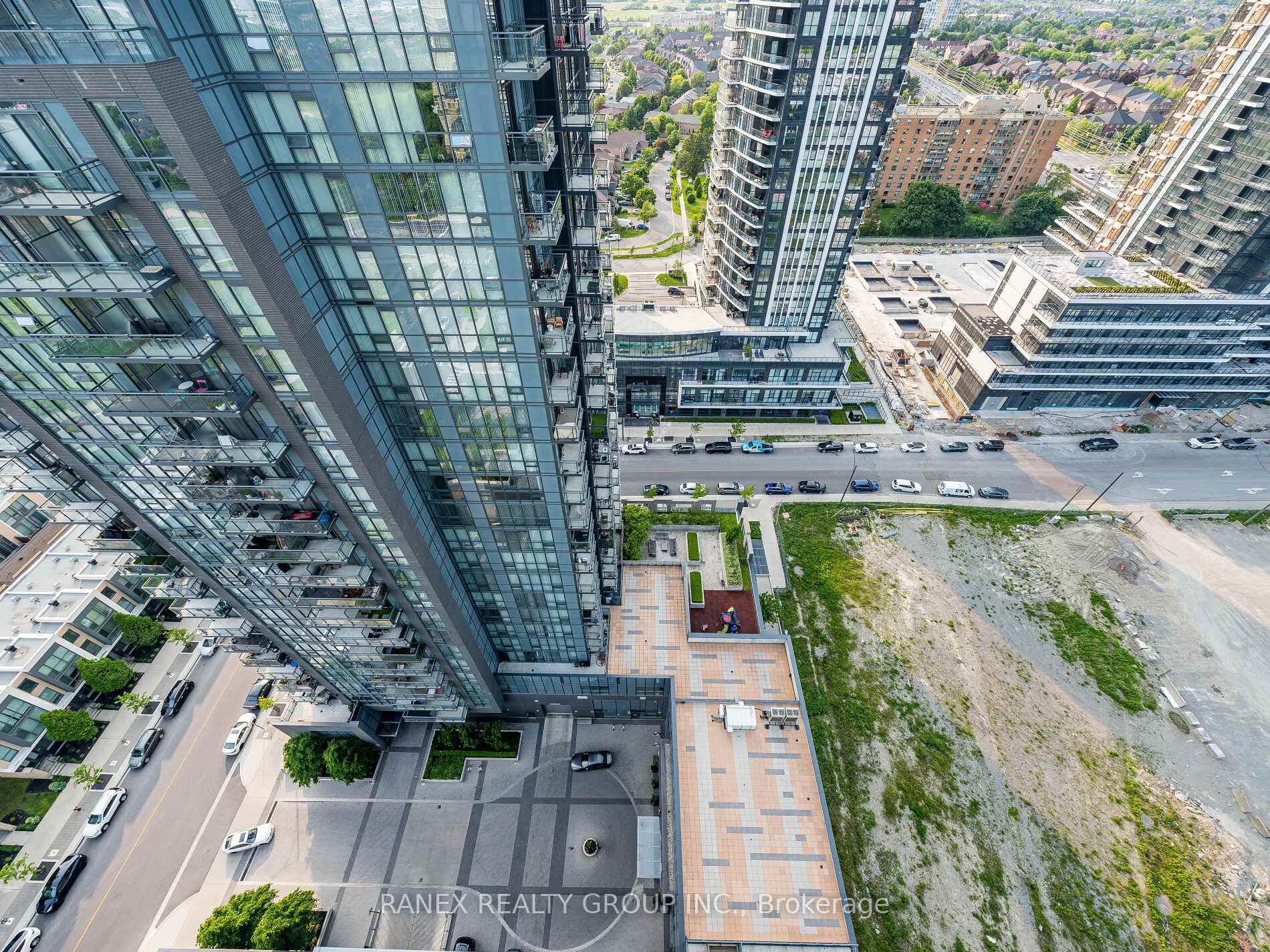 2 Bedrooms Condo at 5025 Four Springs, Mississauga For sale