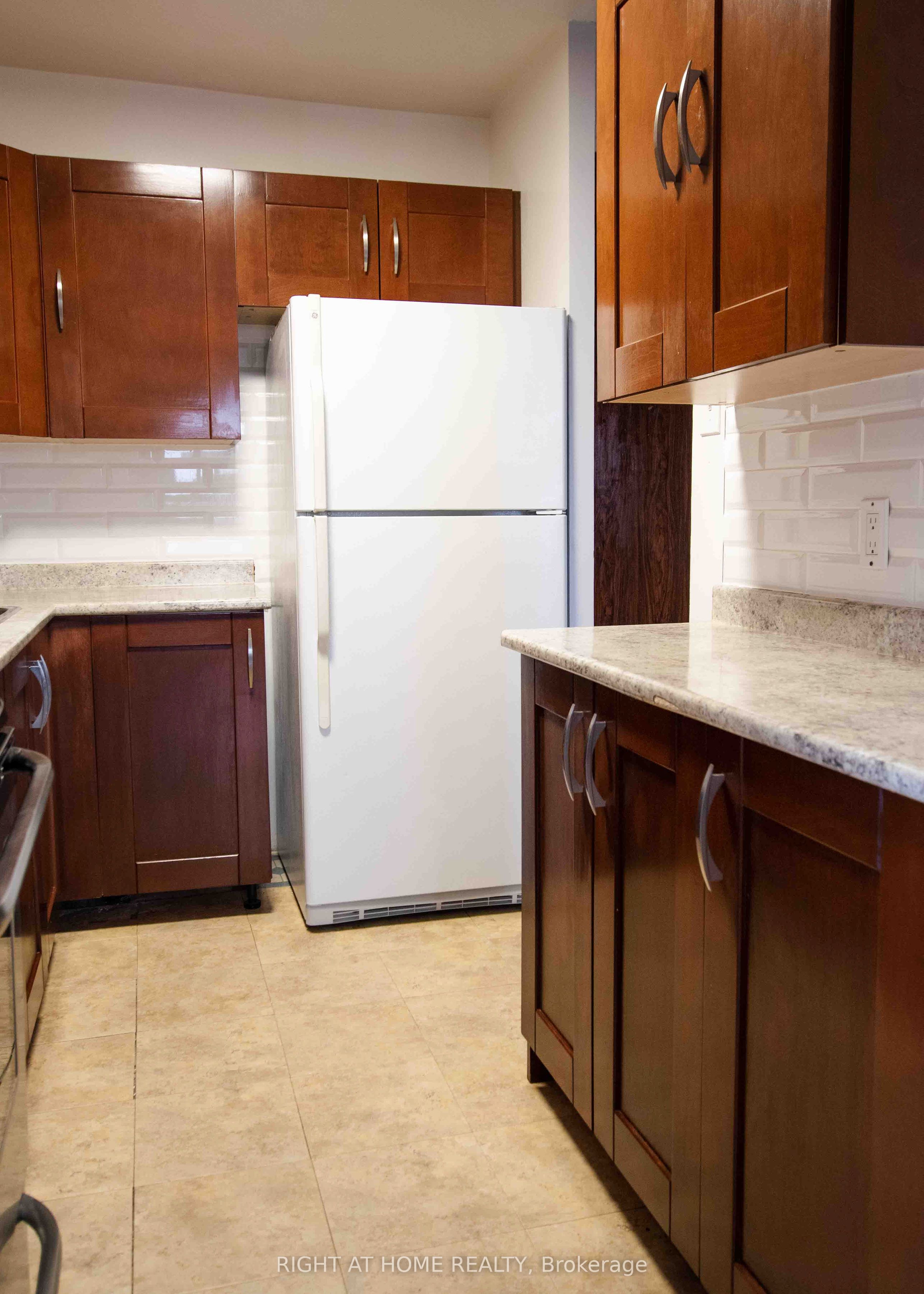 2020 JASMINE Crescent, #704