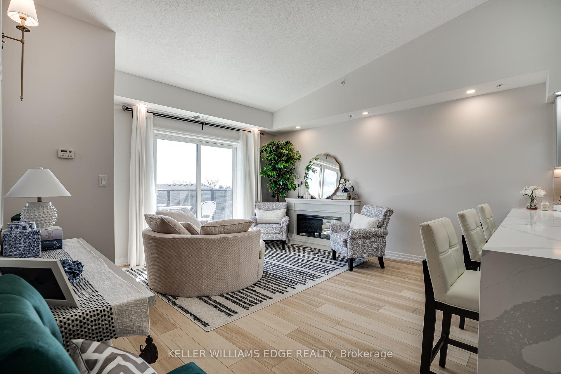 2 Bedrooms Condo at 170 Rockhaven,  Hamilton For sale