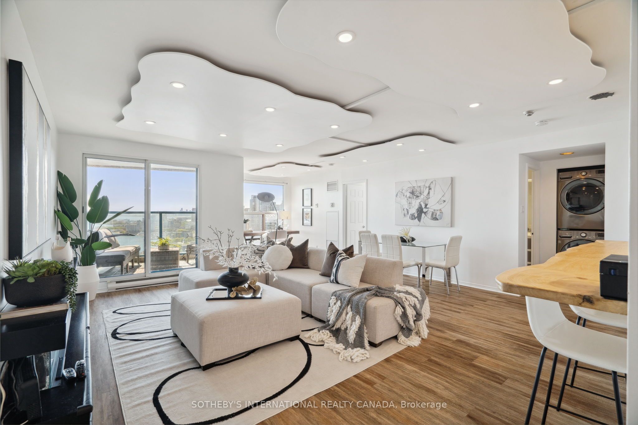 #3212 - 99 Harbour Square, Toronto, ON M5J 2H2