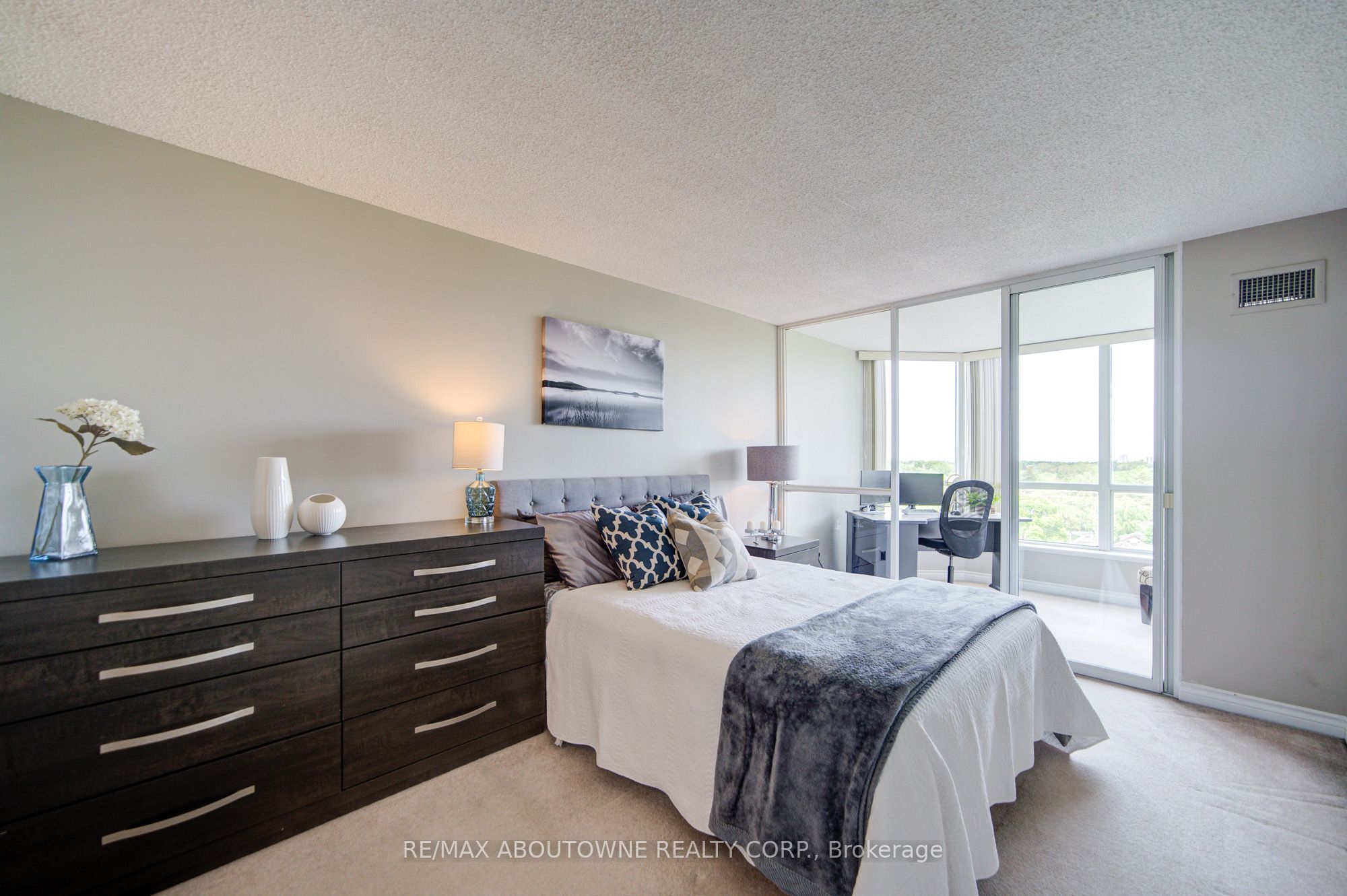 1276 Maple Crossing Boulevard, #1008