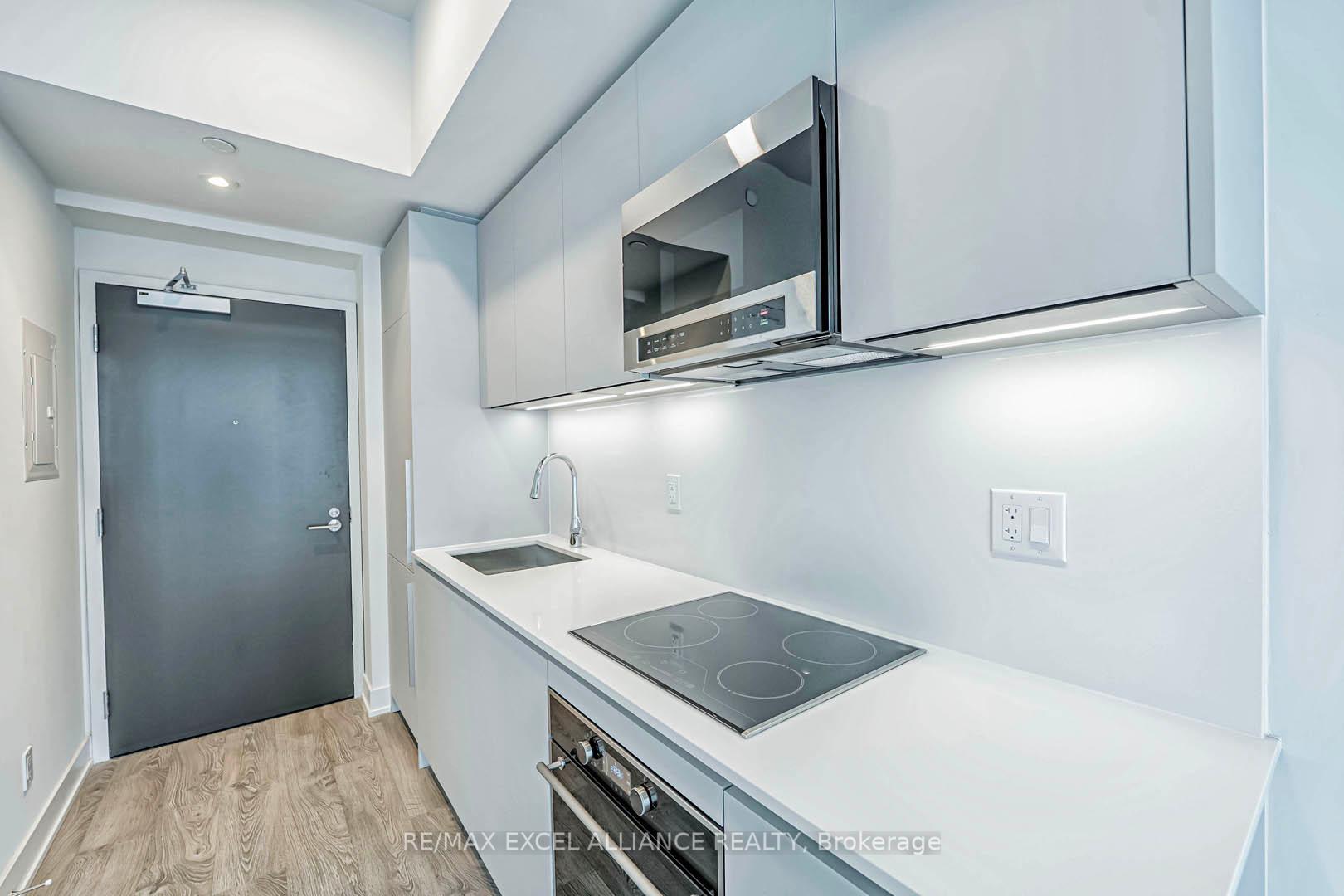 1 Bedroom Condo at 8 Cumberland,  Toronto For sale