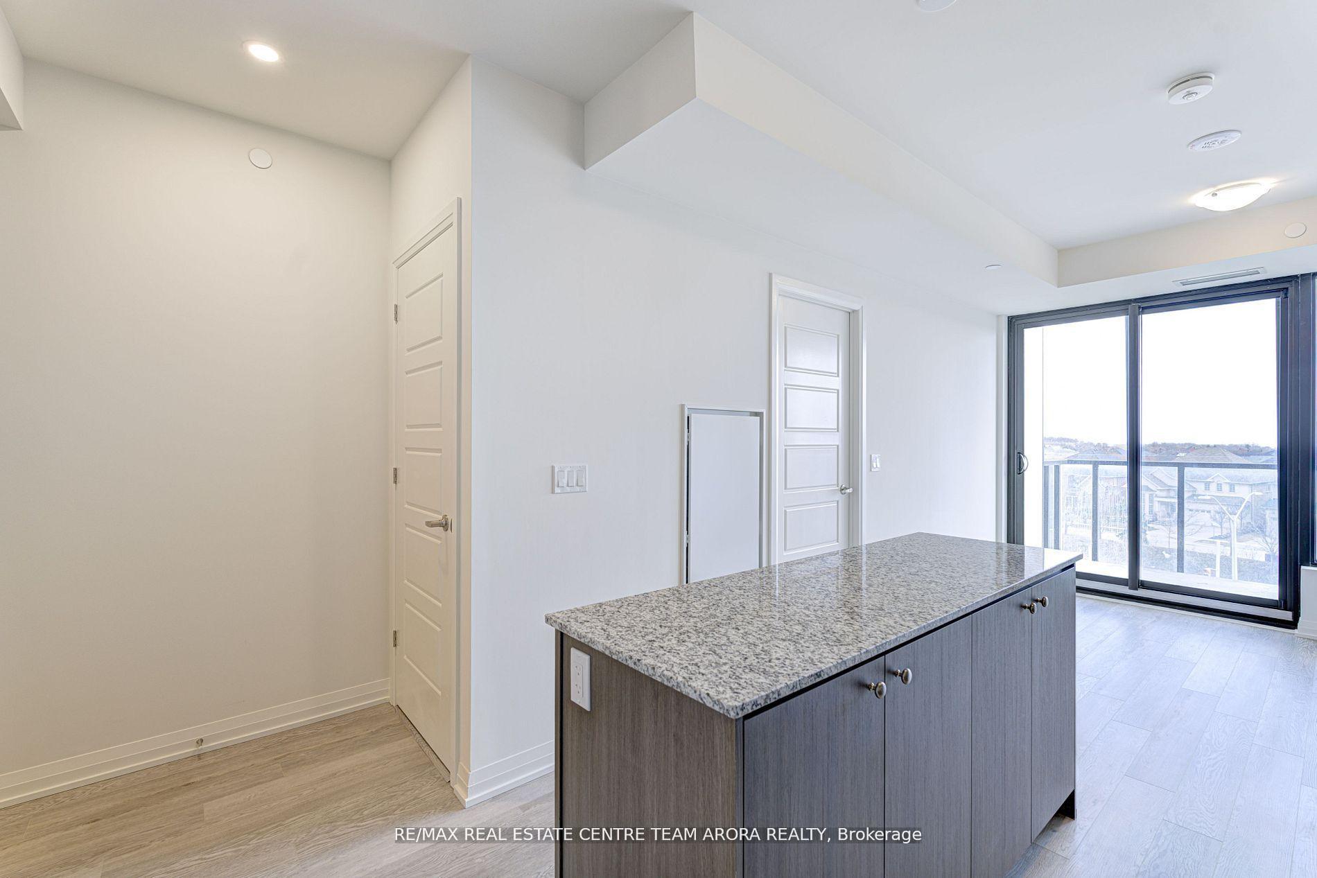 2 Bedrooms Condo at 1415 Dundas, Oakville For sale