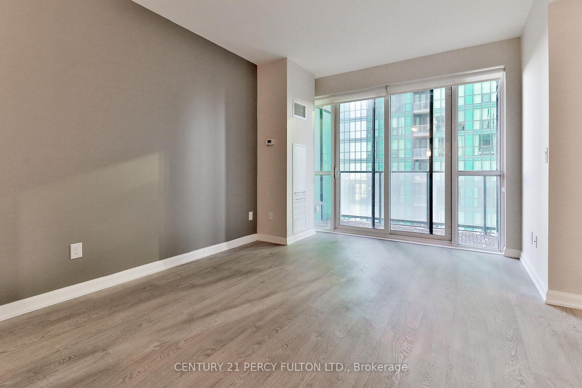 2 Bedrooms Condo at 9 Bogert, Toronto For sale