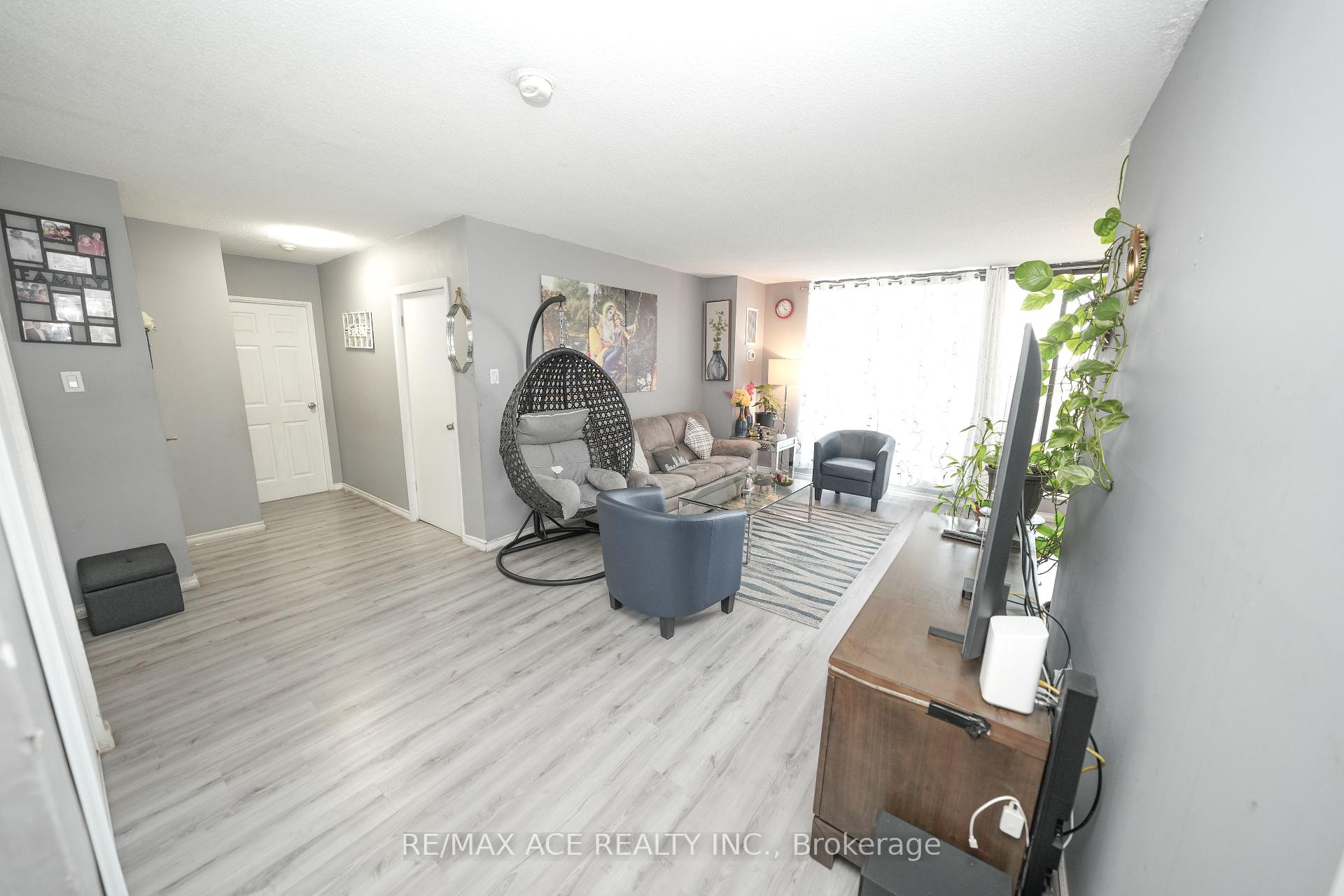 2 Bedrooms Condo at 301 Prudential, Toronto For sale