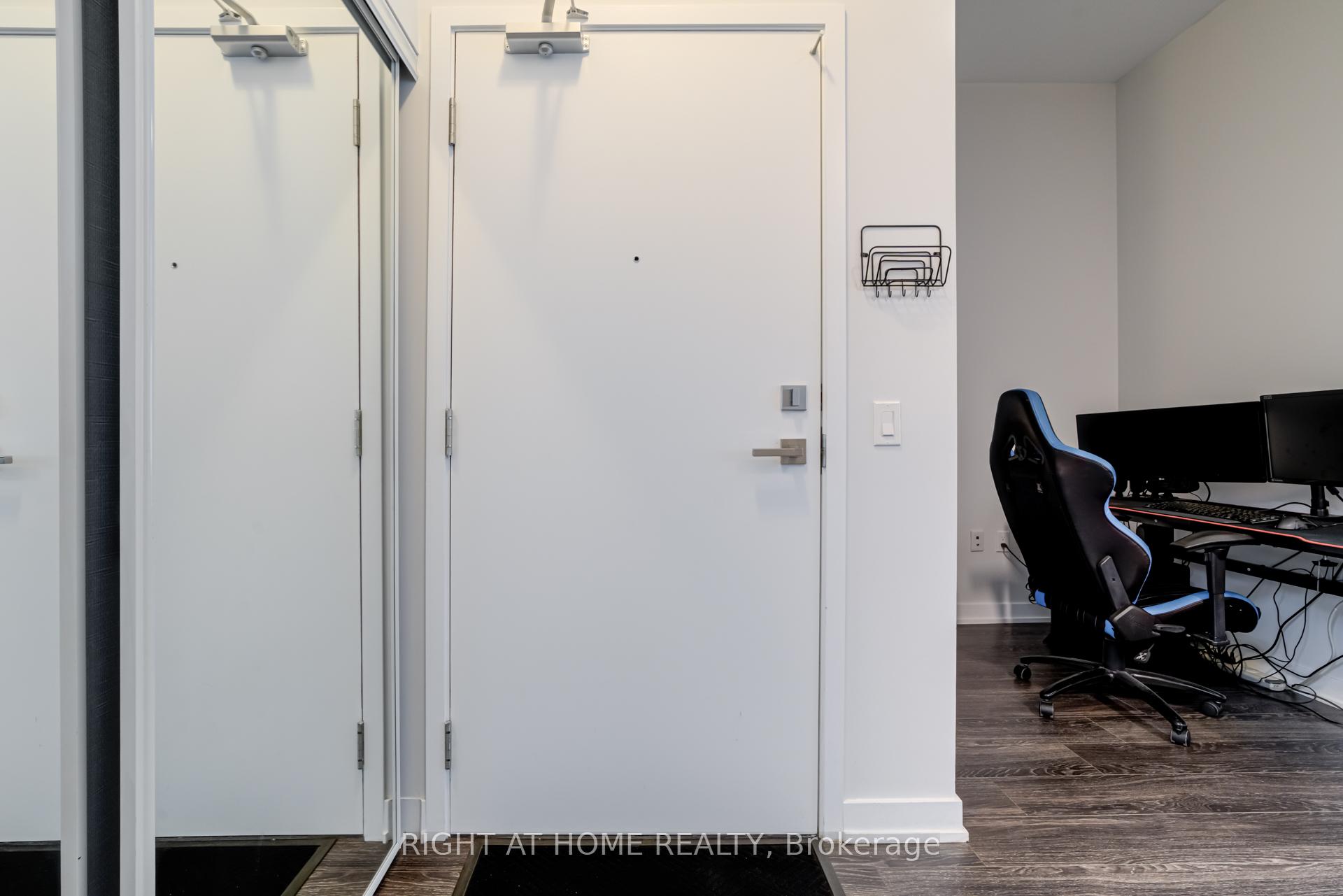 2 Bedrooms Condo at 4085 Parkside Village, Mississauga For sale