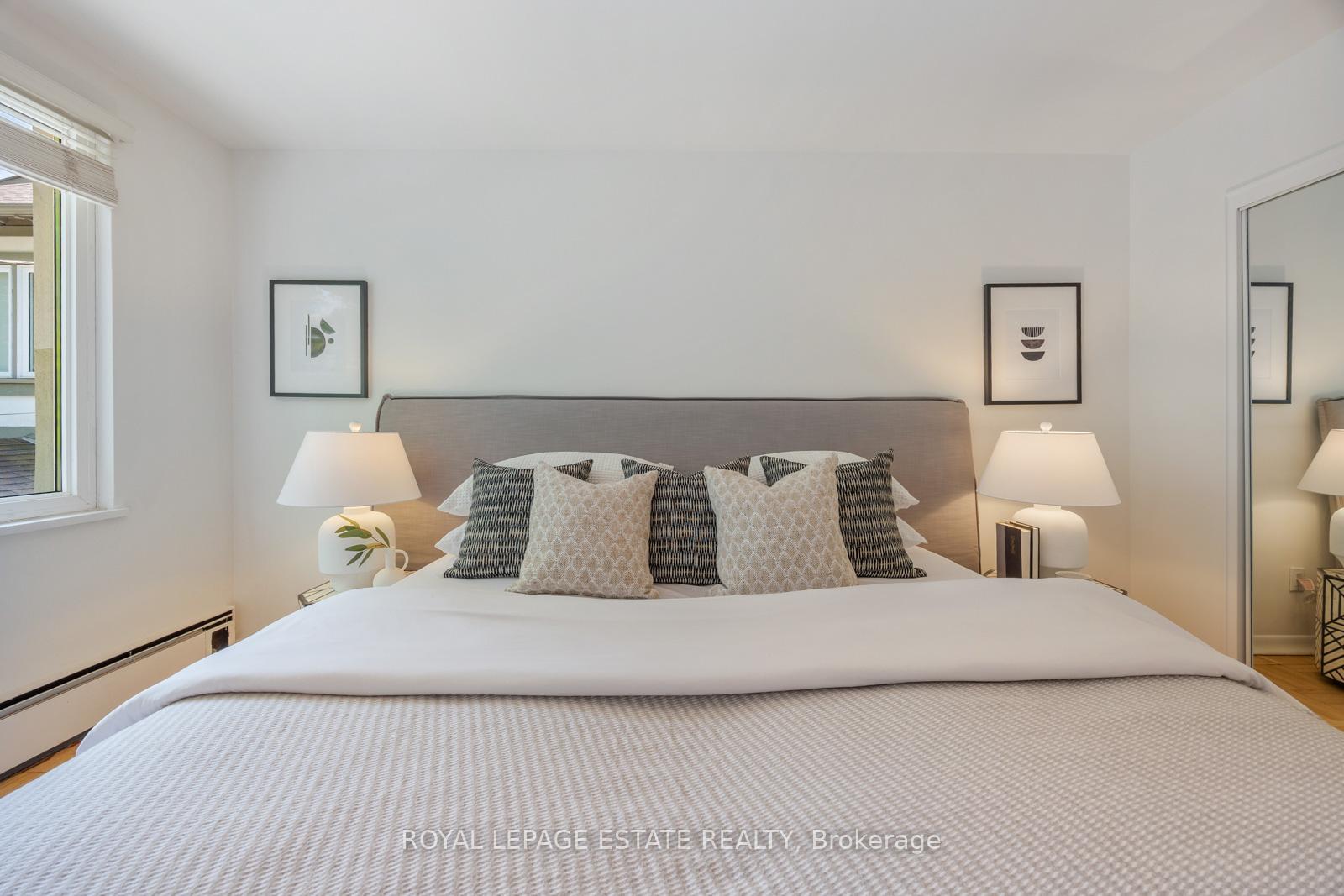 2 Bedrooms Co-op at 21 Benlamond, Toronto For sale
