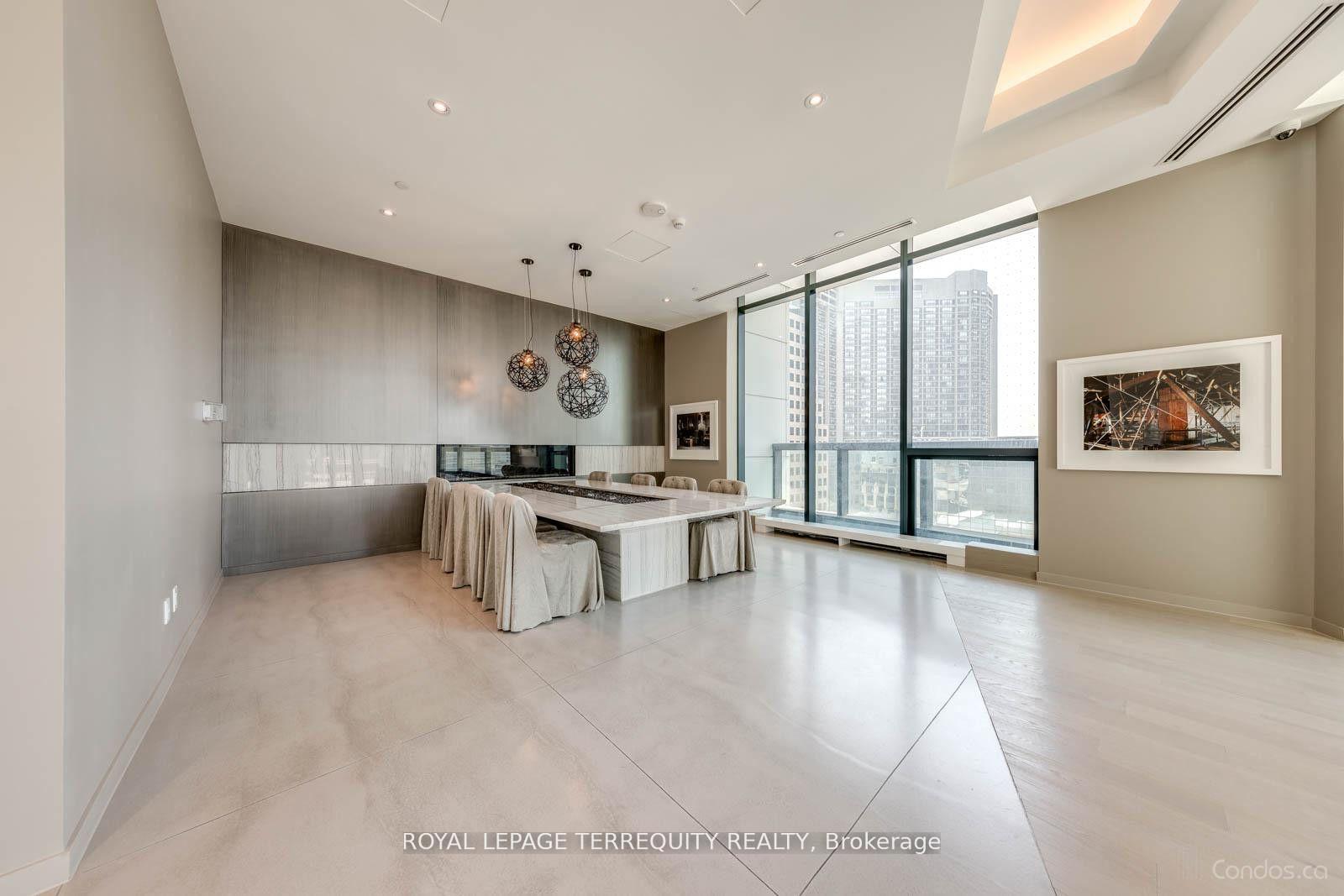1 Bedroom Condo at 88 Harbour, Toronto For sale