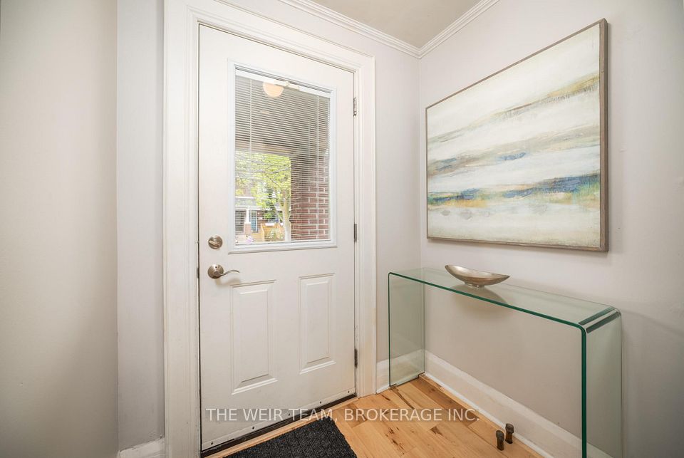 39 Ashland Avenue, Toronto, ON M4L 1J9