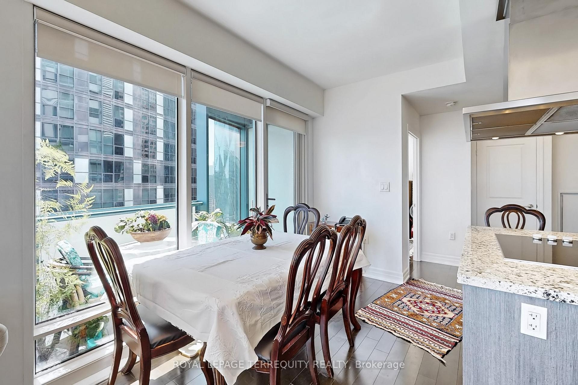 2 Bedrooms Condo at 8 The Esplanade, Toronto For sale