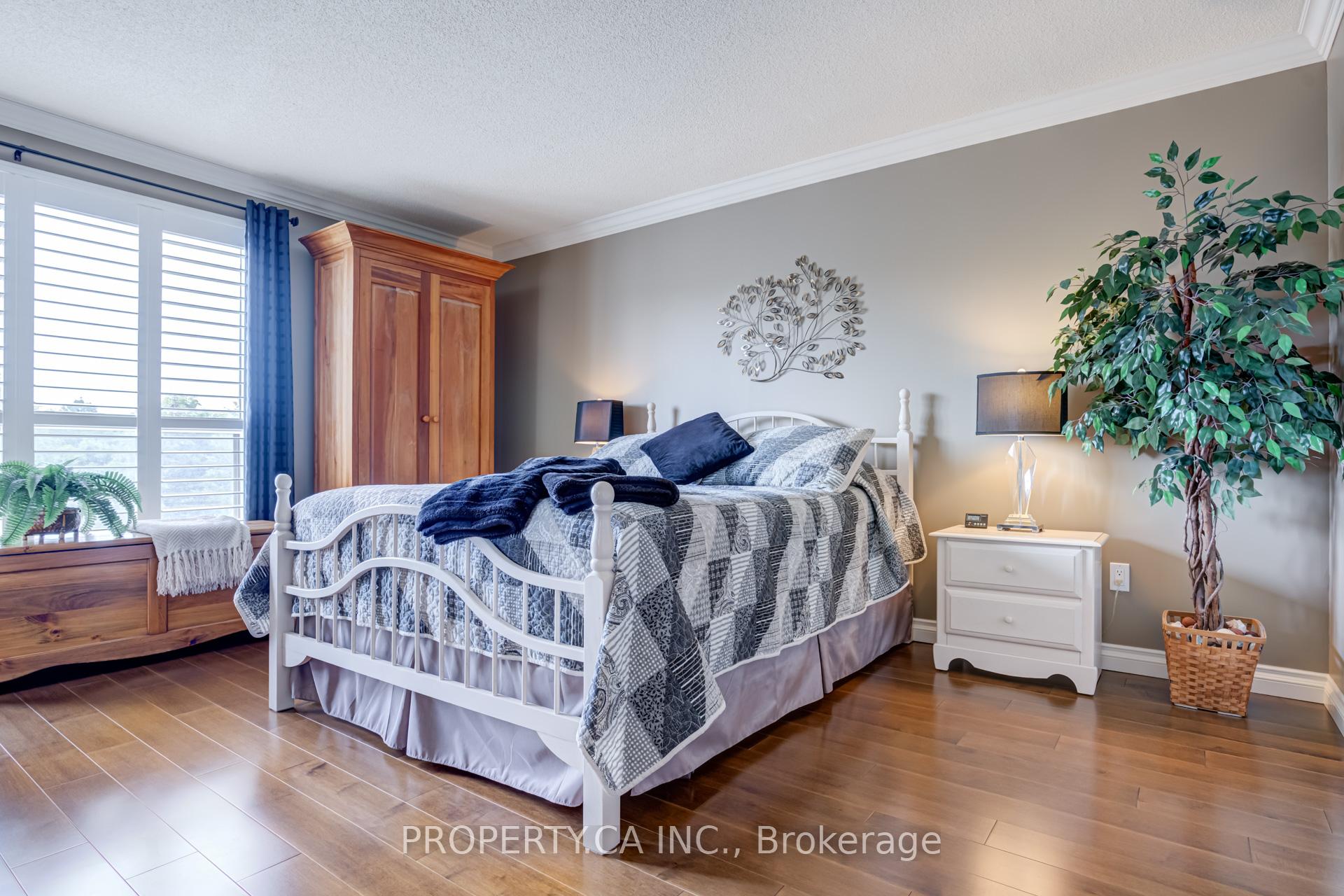 3 Bedrooms Condo at 1700 The Collegeway, Mississauga For sale
