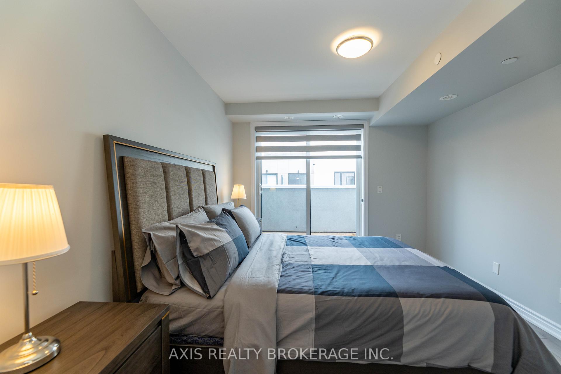 2 Bedrooms Condo at 349 Wheat Boom, Oakville For sale