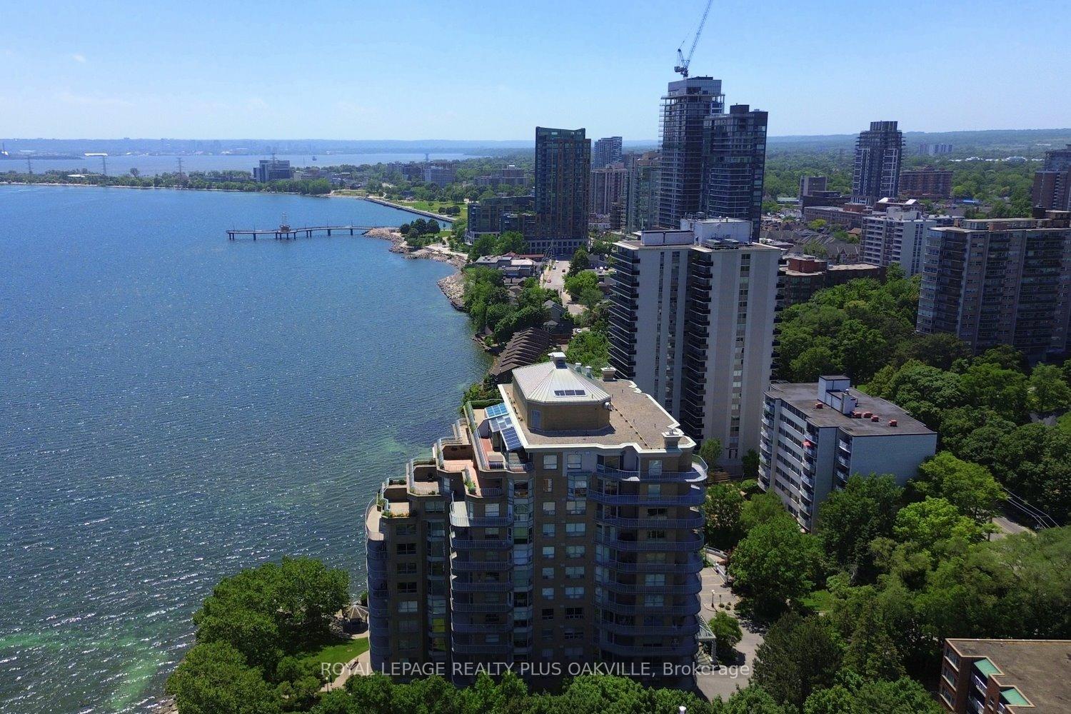 2 Bedrooms Condo at 2190 Lakeshore, Burlington For sale