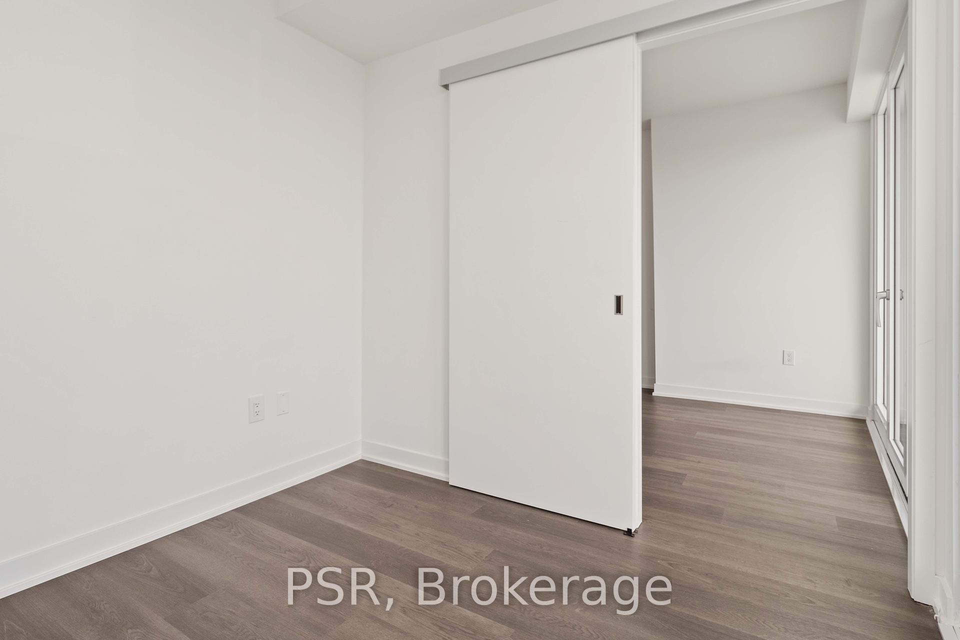 3 Bedrooms Condo at 3900 Confederation, Mississauga For sale