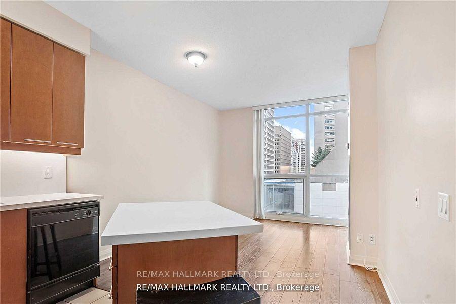 2 Bedrooms Condo at 1121 Bay, Toronto For sale