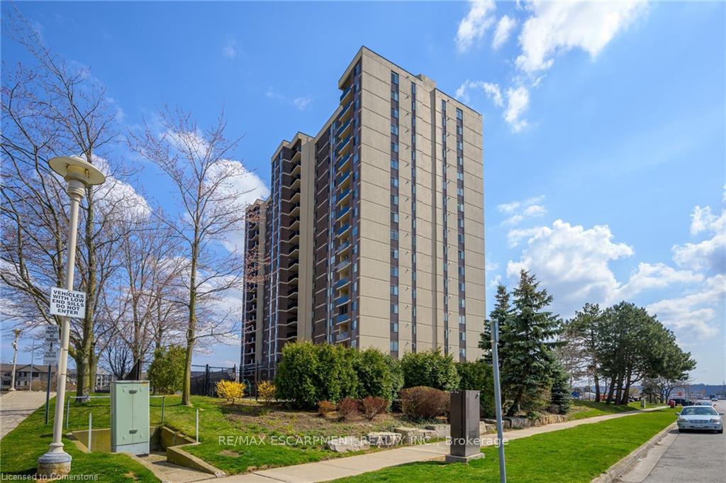 3 Bedrooms Condo at 301 FRANCES,  Hamilton For sale