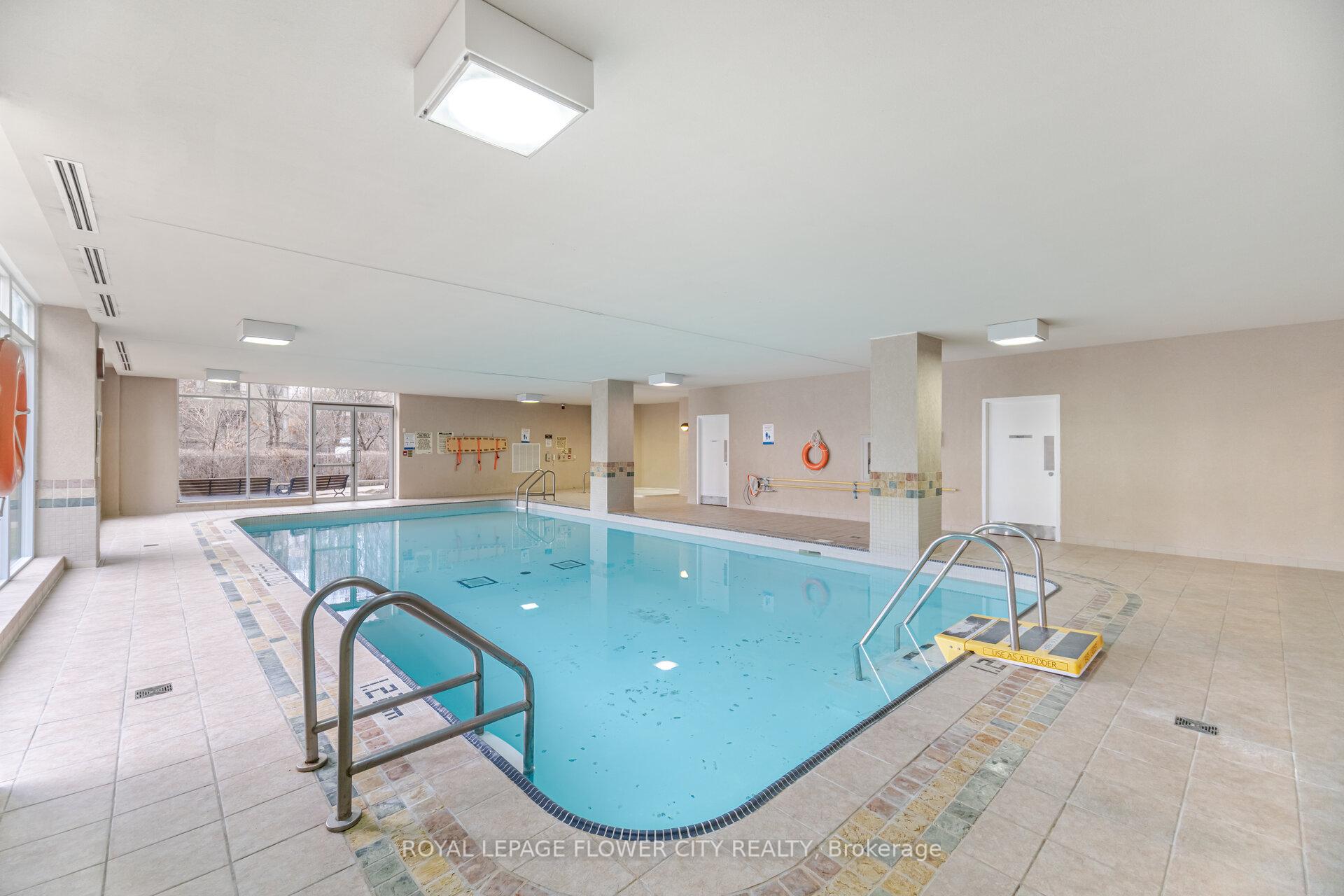 2 Bedrooms Condo at 156 Enfield, Mississauga For sale