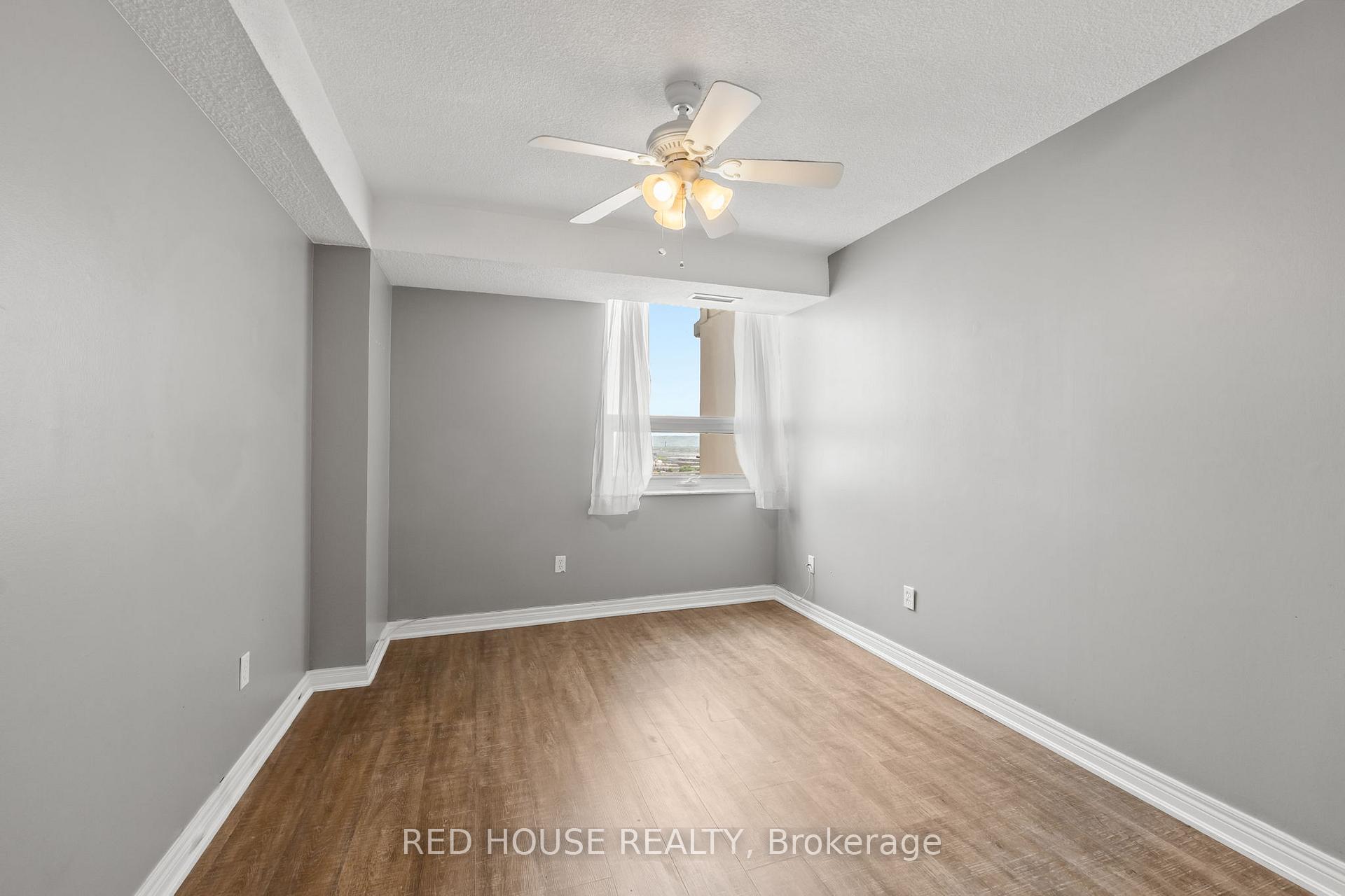 3 Bedrooms Condo at 500 Green, Hamilton For sale