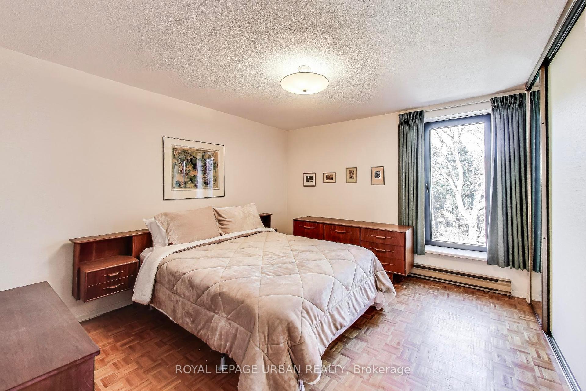 2 Bedrooms Condo at 166 Sherwood, Toronto For sale