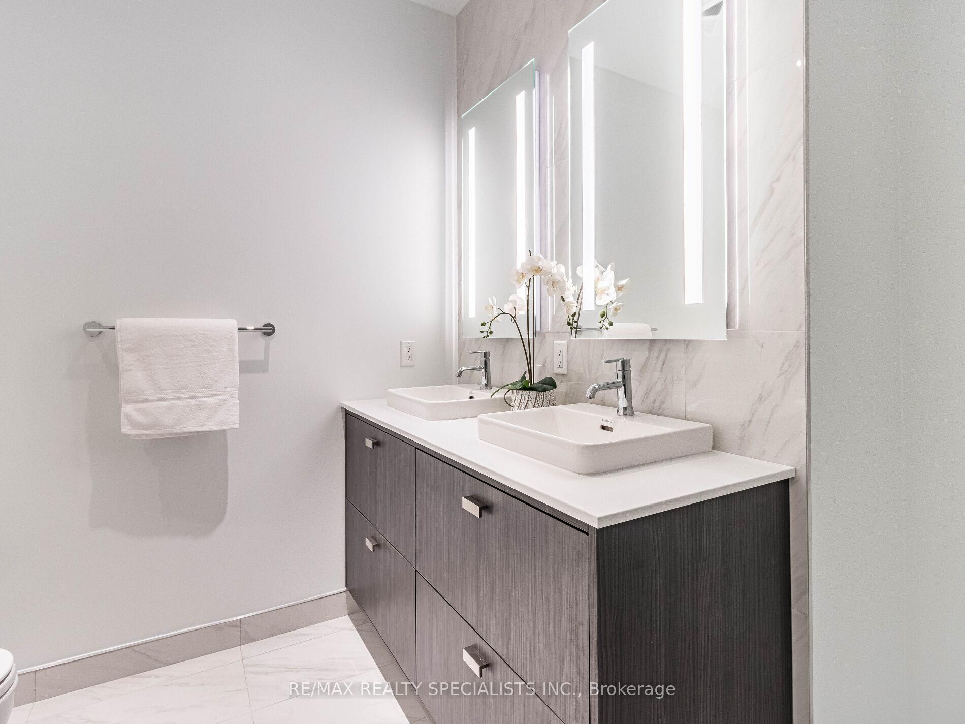 3 Bedrooms Condo at 480 Front,  Toronto For sale