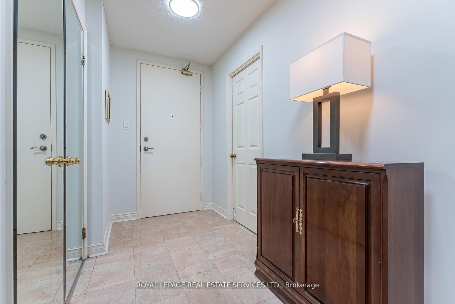 2 Bedrooms Condo at 2190 Lakeshore,  Burlington For sale