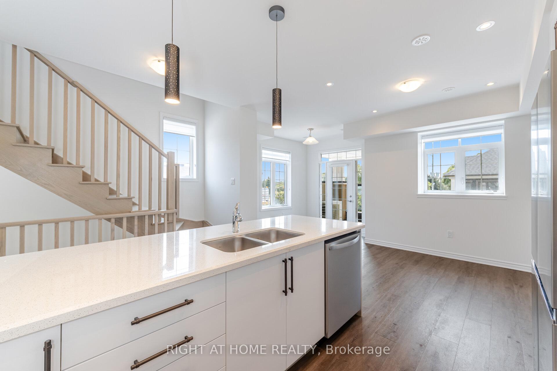 2 Bedrooms Condo at 305 Garner, Hamilton For sale
