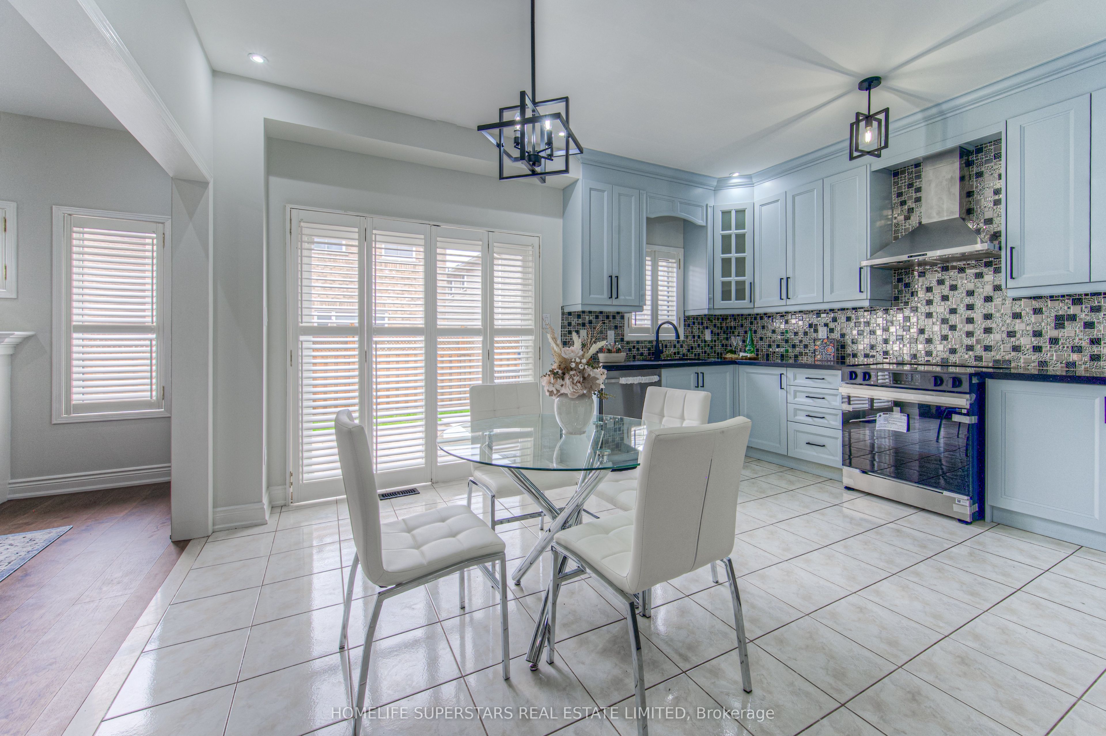 5676 Fantasia Manor