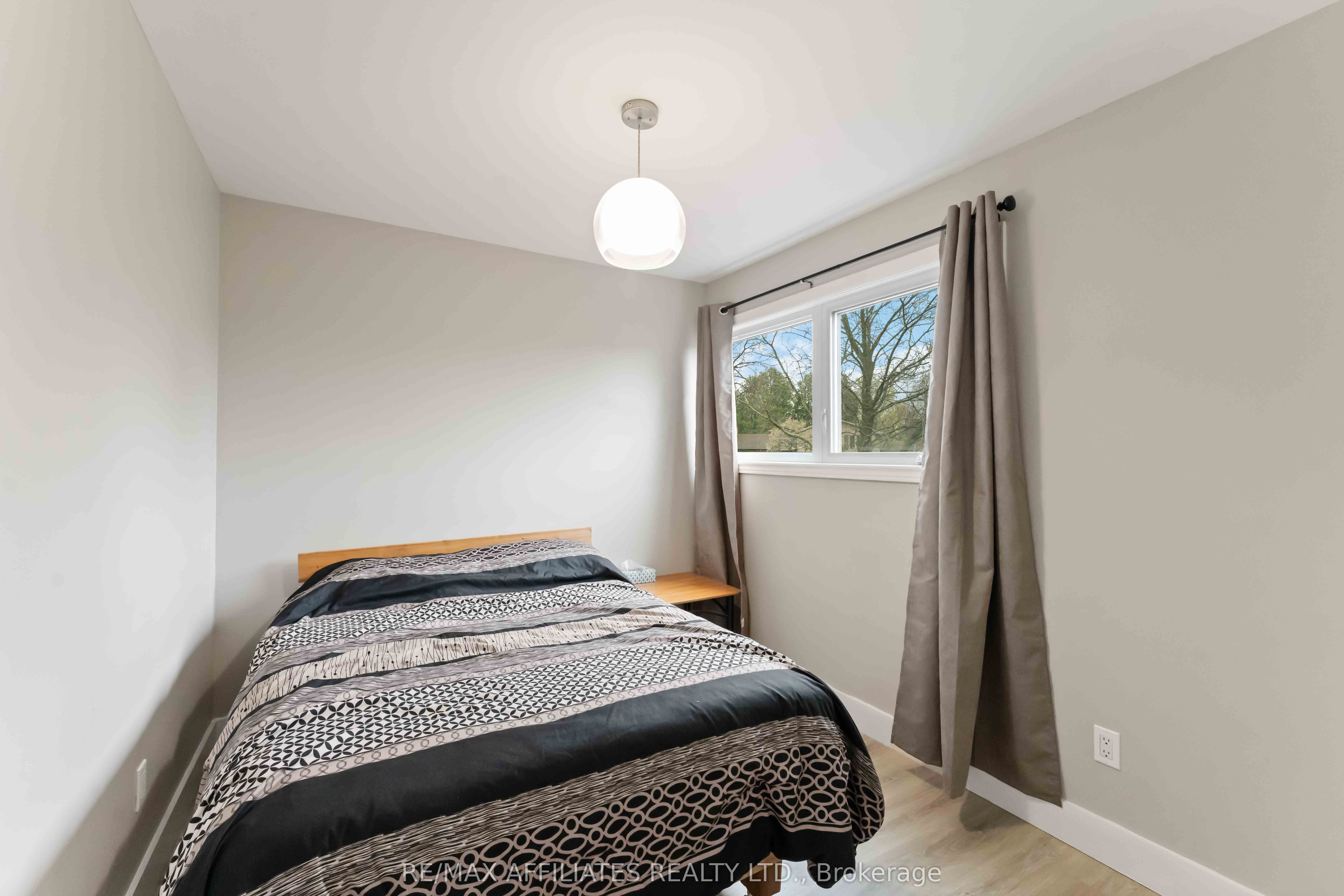 2 Teakwood Court