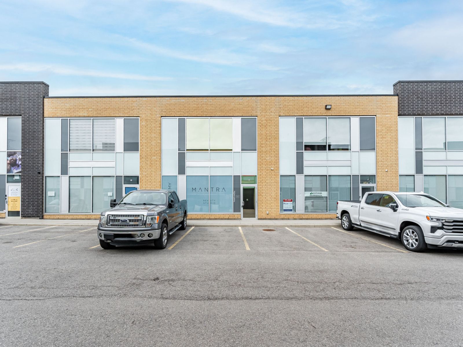 1215 Queensway N/A E 57