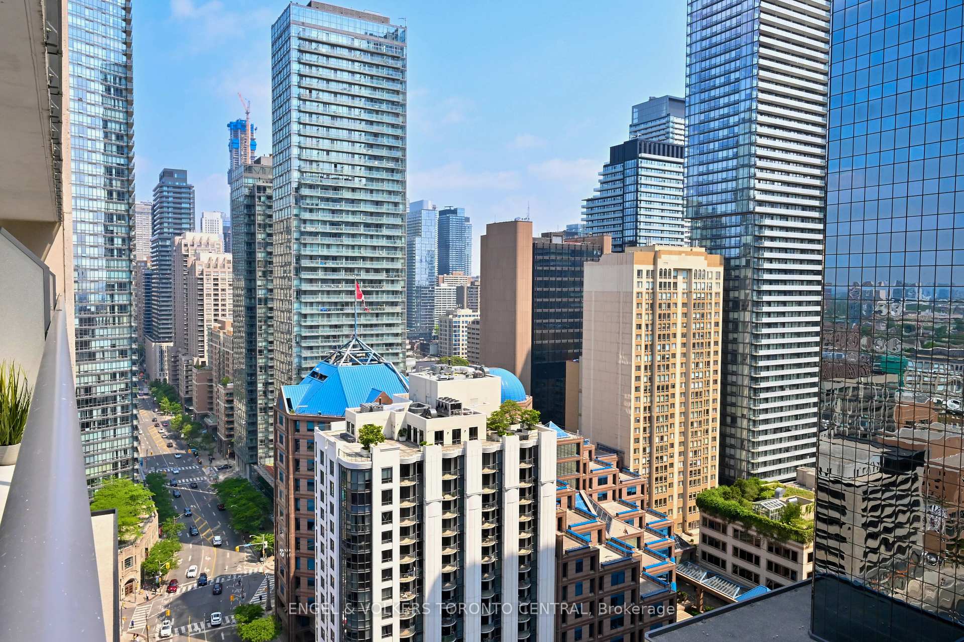 2 Bedrooms Condo at 770 Bay, Toronto For sale