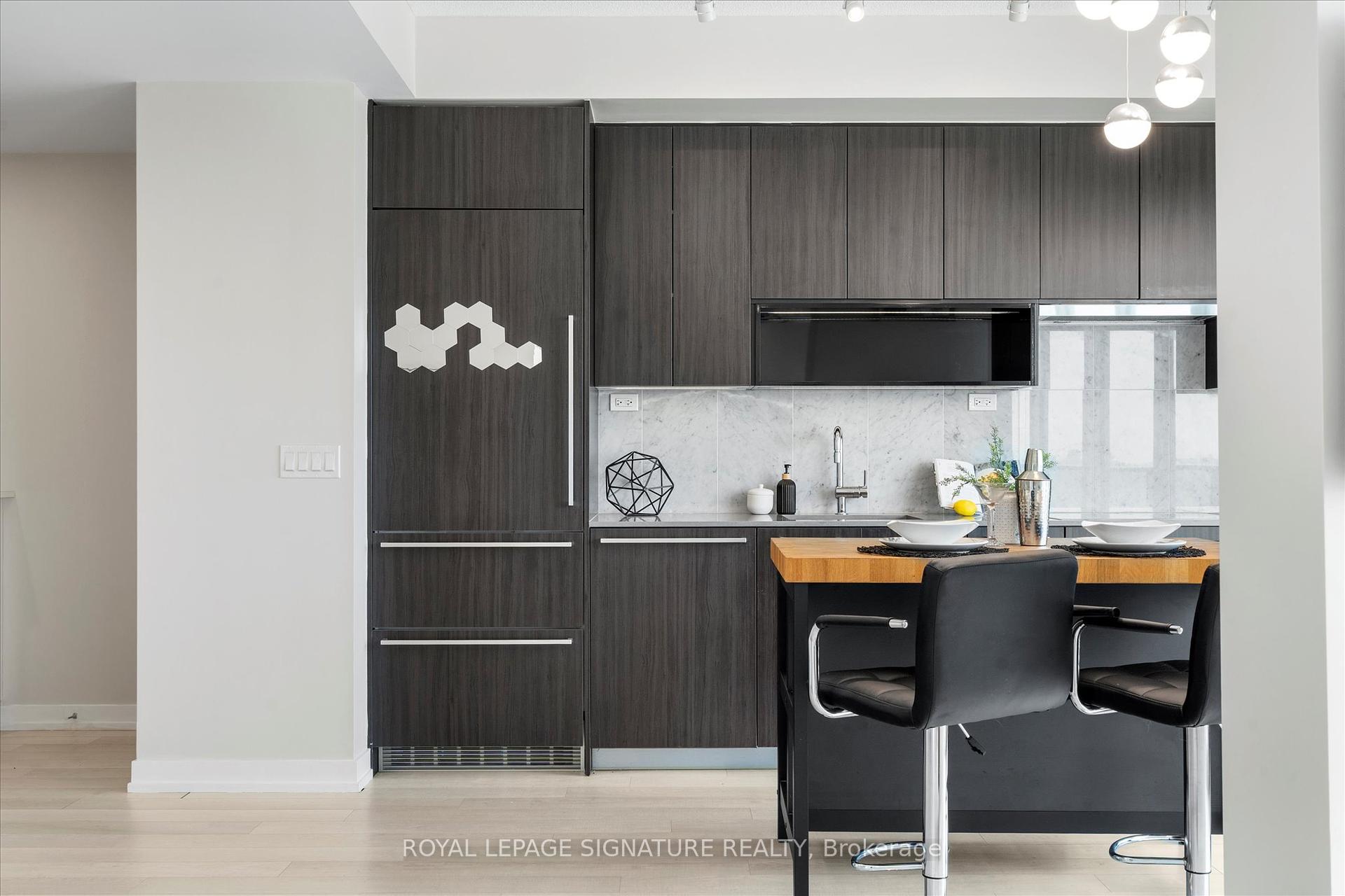 2 Bedrooms Condo at 117 McMahon, Toronto For sale