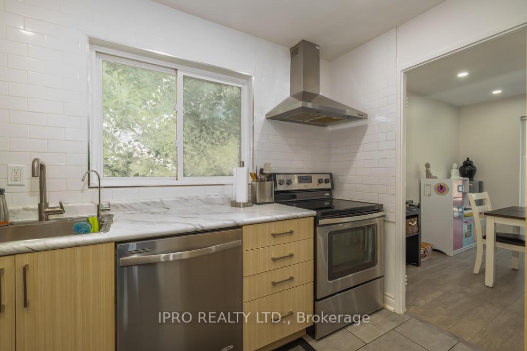 3 Bedrooms Condo at 23 Four Winds, Toronto For sale