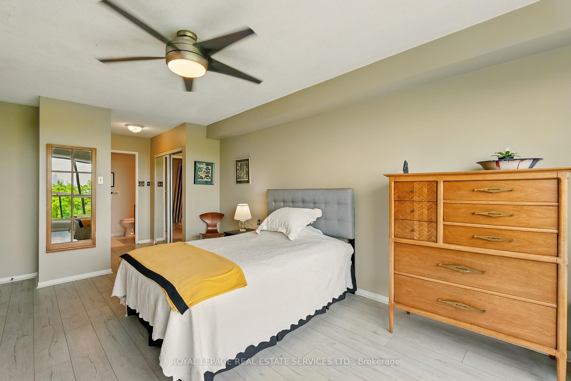 1 Bedroom Condo at 2155 Burnhamthorpe, Mississauga For sale