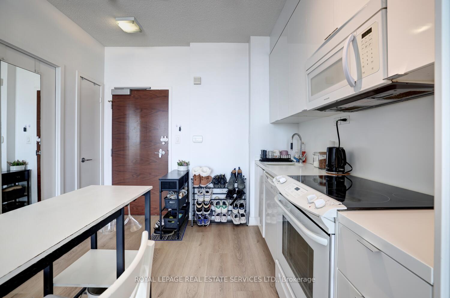 1 Bedroom Condo at 15 Iceboat,  Toronto For sale