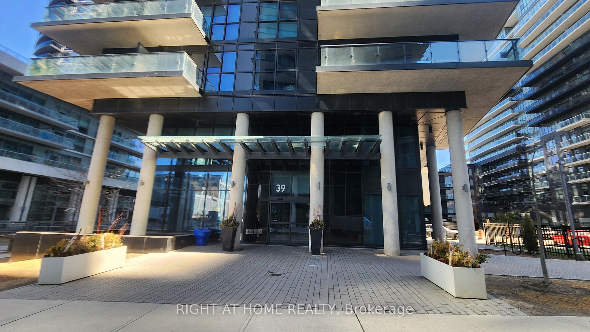 2 Bedrooms Condo at 39 Annie Craig, Toronto For sale