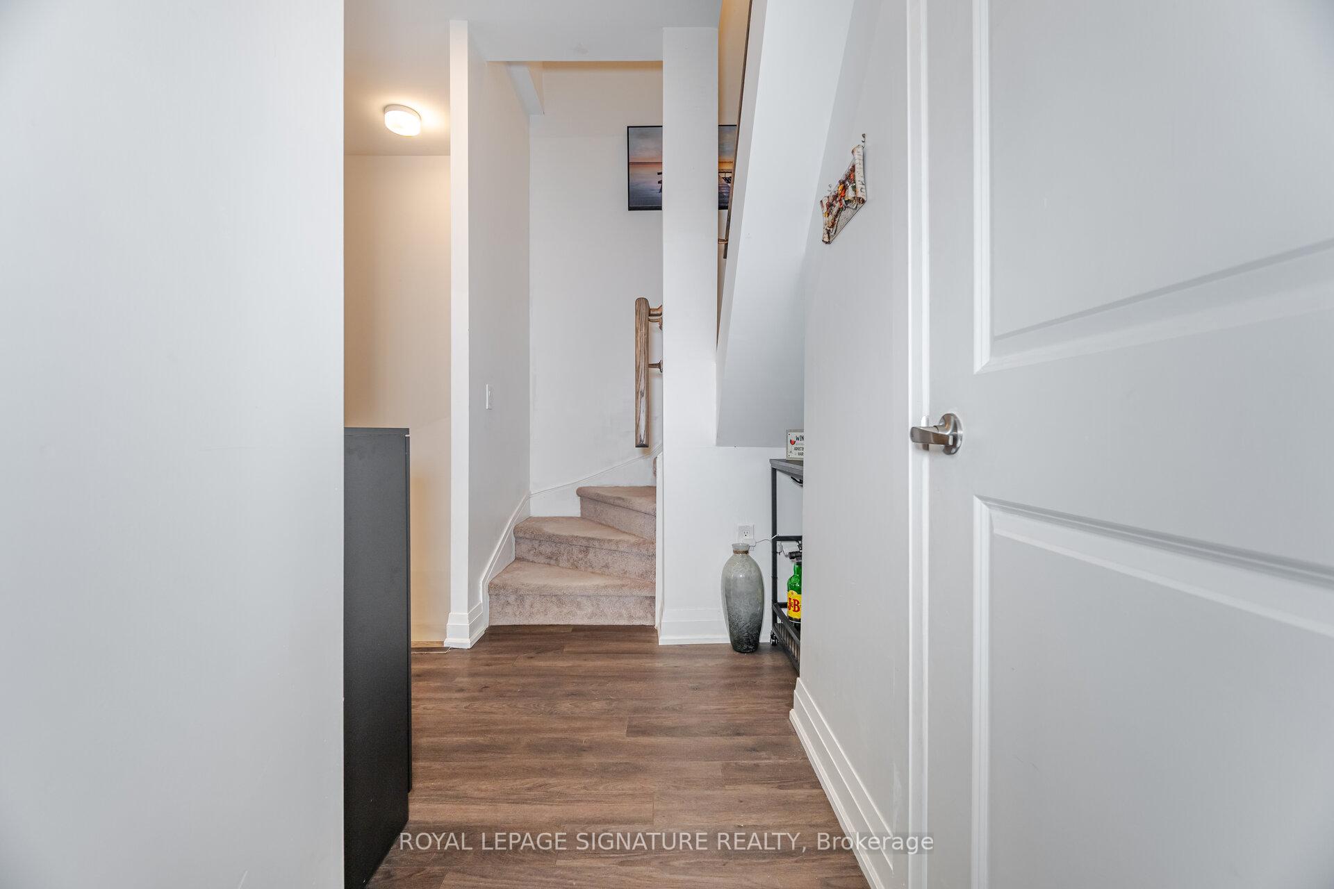 2 Bedrooms Condo at 5289 Highway 7, Vaughan For sale