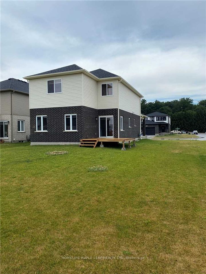 2 Armstrong Street, Strathroy-Caradoc, ON N0L 1W0