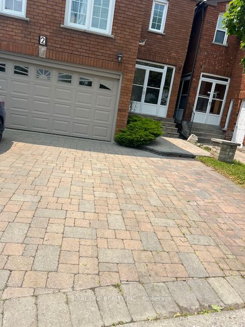 2 Grittani Lane, Toronto, ON M1S 5B7