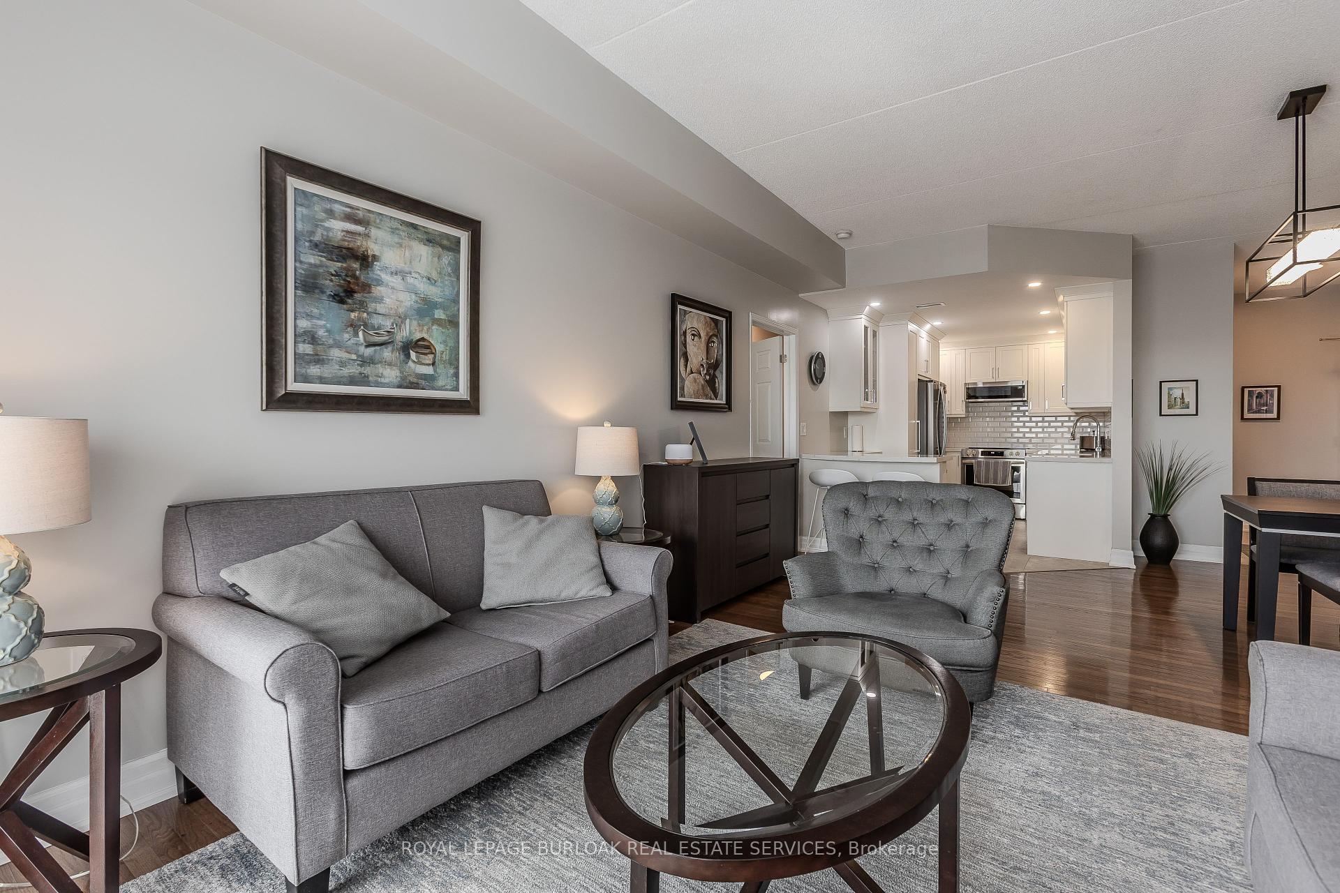2 Bedrooms Condo at 2085 Amherst Heights, Burlington For sale