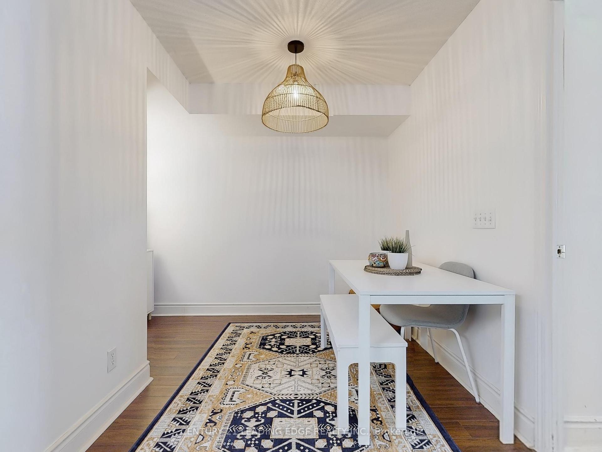 2 Bedrooms Condo at 30 Grand Trunk, Toronto For sale