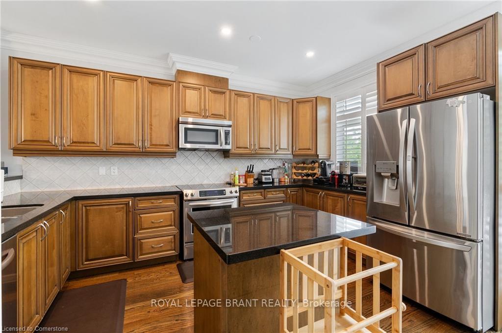 3 Bedrooms Condo at 6995 Glory, Mississauga For sale