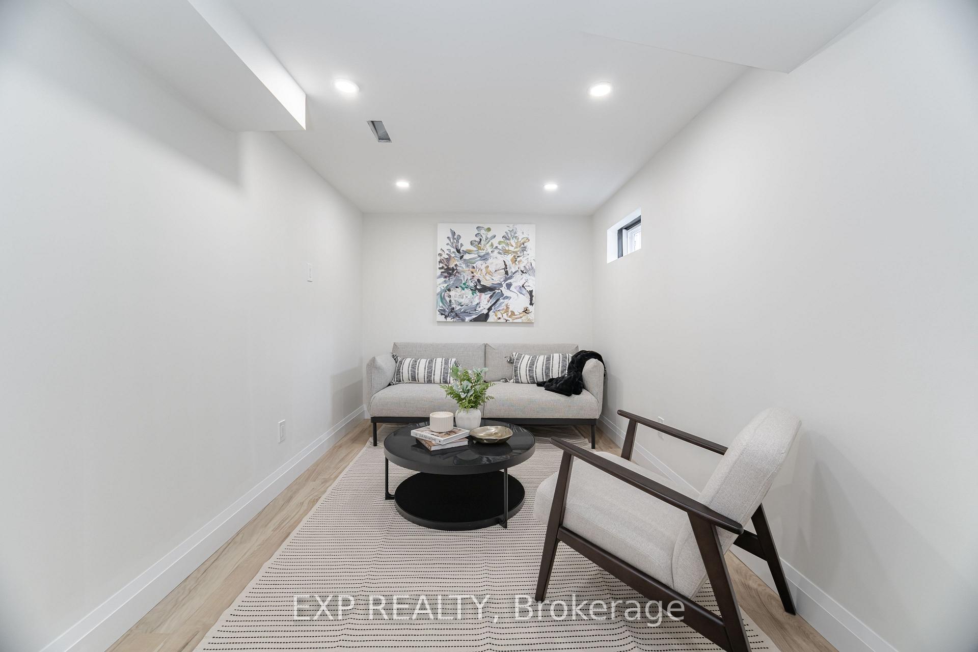 3 Bedrooms Condo at 120 Quigley,  Hamilton For sale