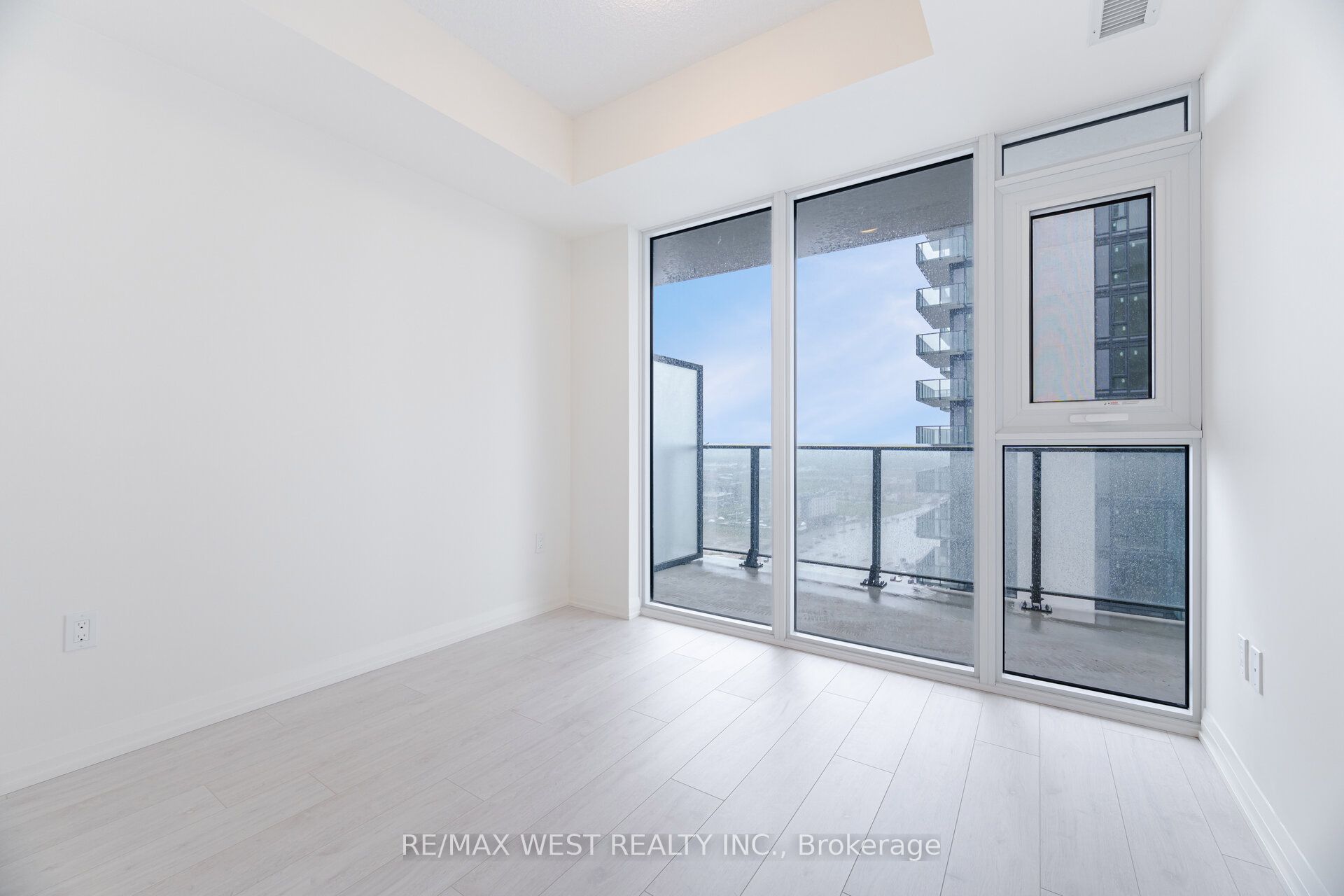 8960 Jane Street, #2201