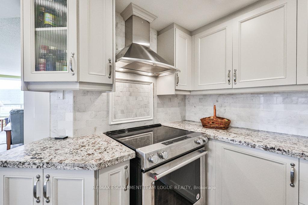 3 Bedrooms Condo at 7 Concorde,  Toronto For sale