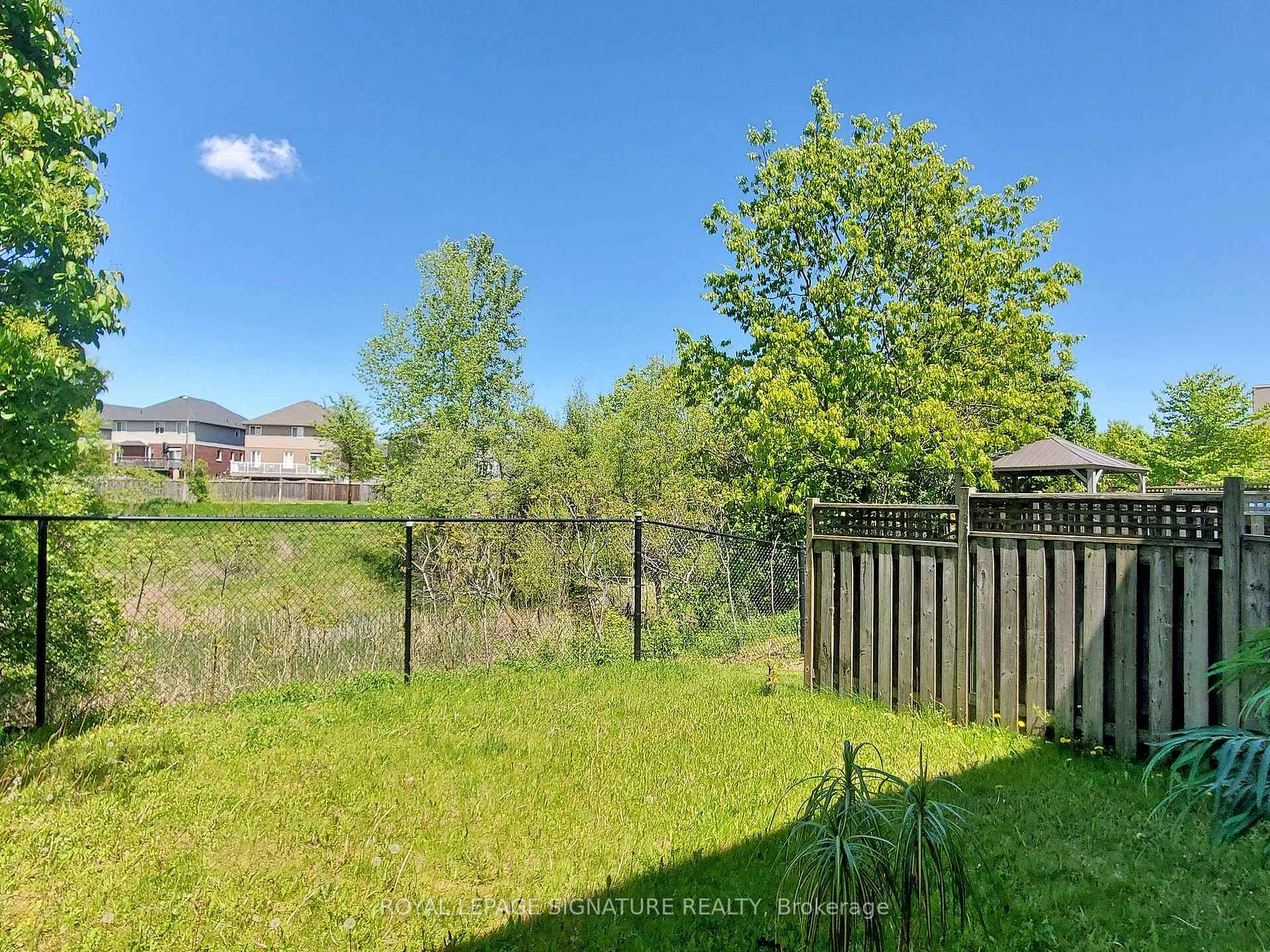 3 Bedrooms Condo at 99 Panabaker, Hamilton For sale