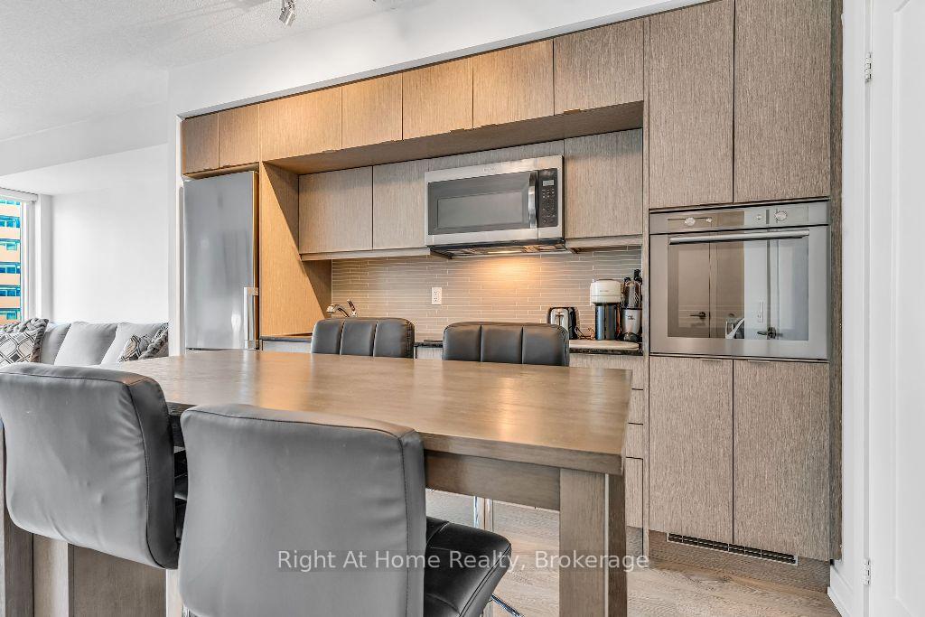 1 Bedroom Condo at 10 York,  Toronto For sale