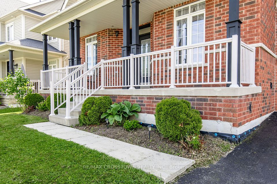 61 The Queensway, Barrie, ON L4M 7J3