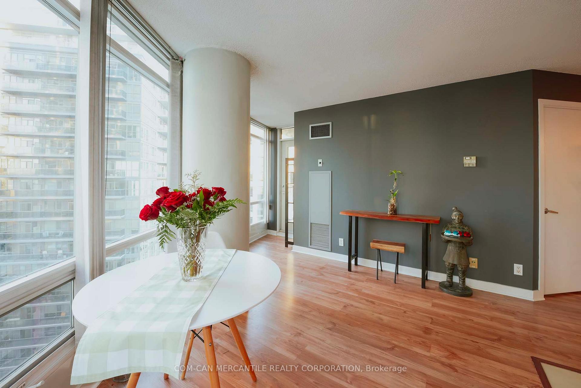 2 Bedrooms Condo at 361 Front,  Toronto For sale