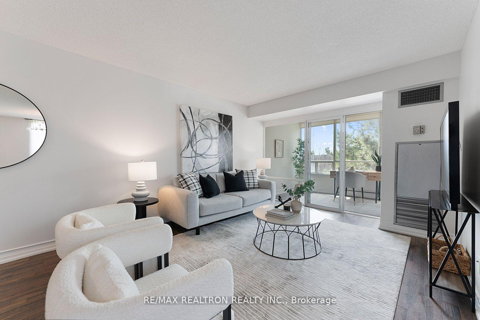 2 Bedrooms Condo at 110 Promenade, Vaughan For sale